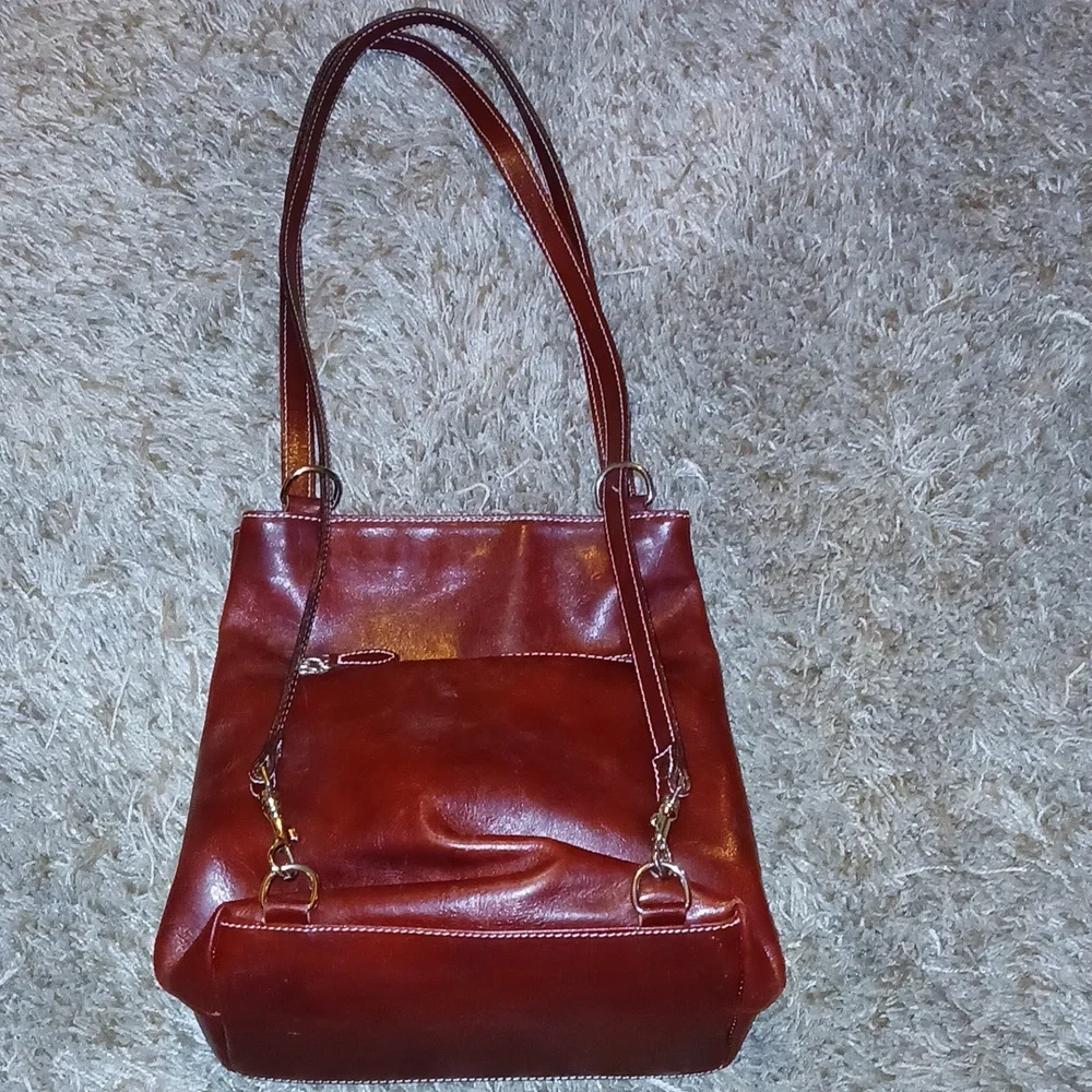 Elegant Brown Leather Shoulder Bag - Picture 2 of 6